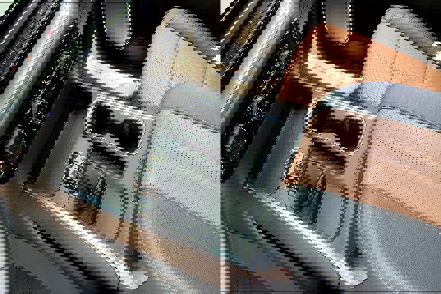 Used 2024 Chevrolet Silverado 1500 High Country w/ Technology Package AWD/4WD image 17