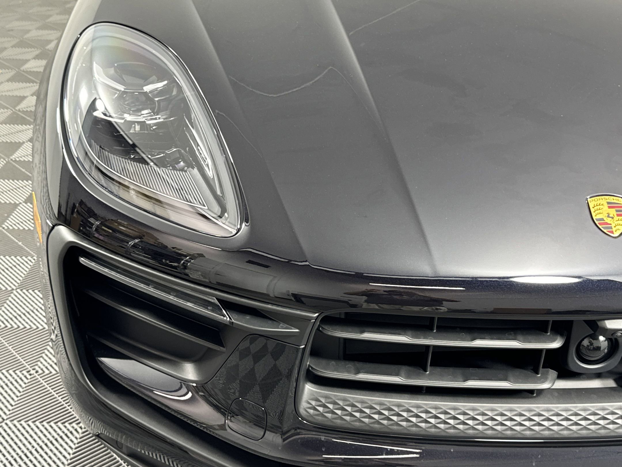 Certified 2025 Porsche Macan image 12