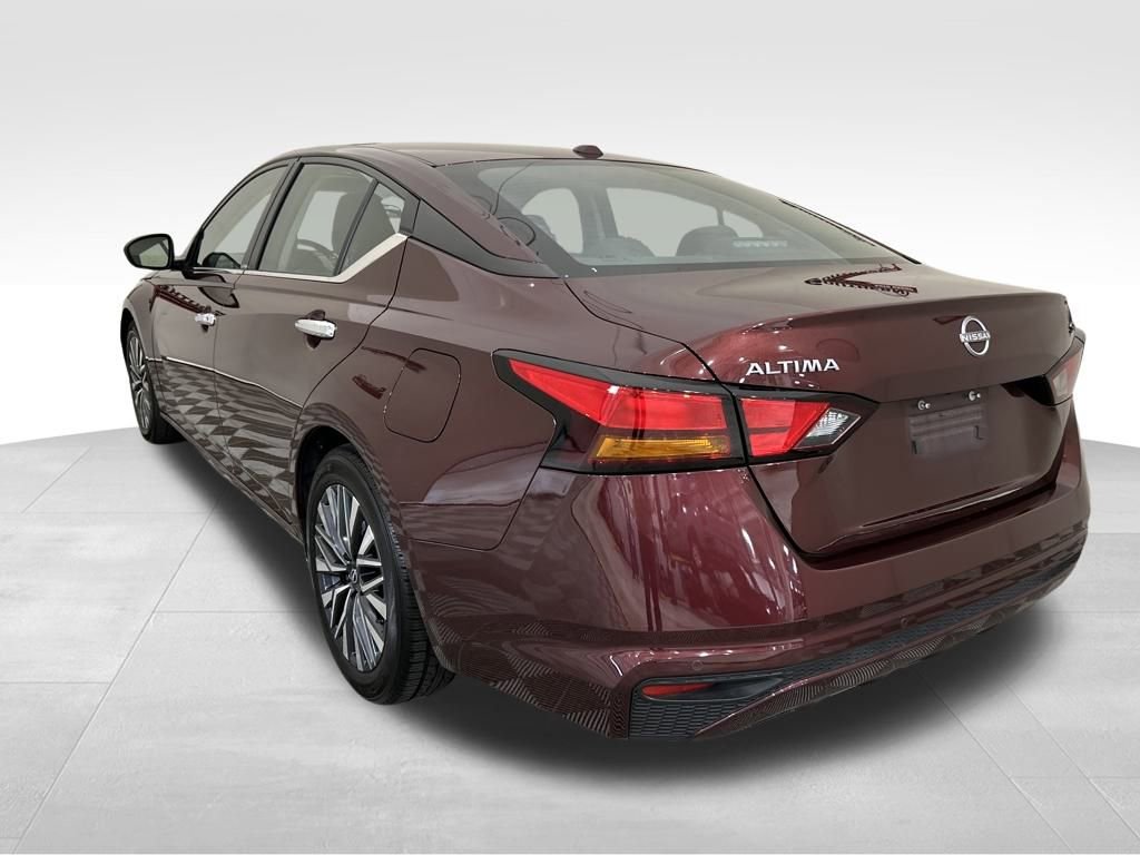 Used 2024 Nissan Altima 2.5 SV image 3