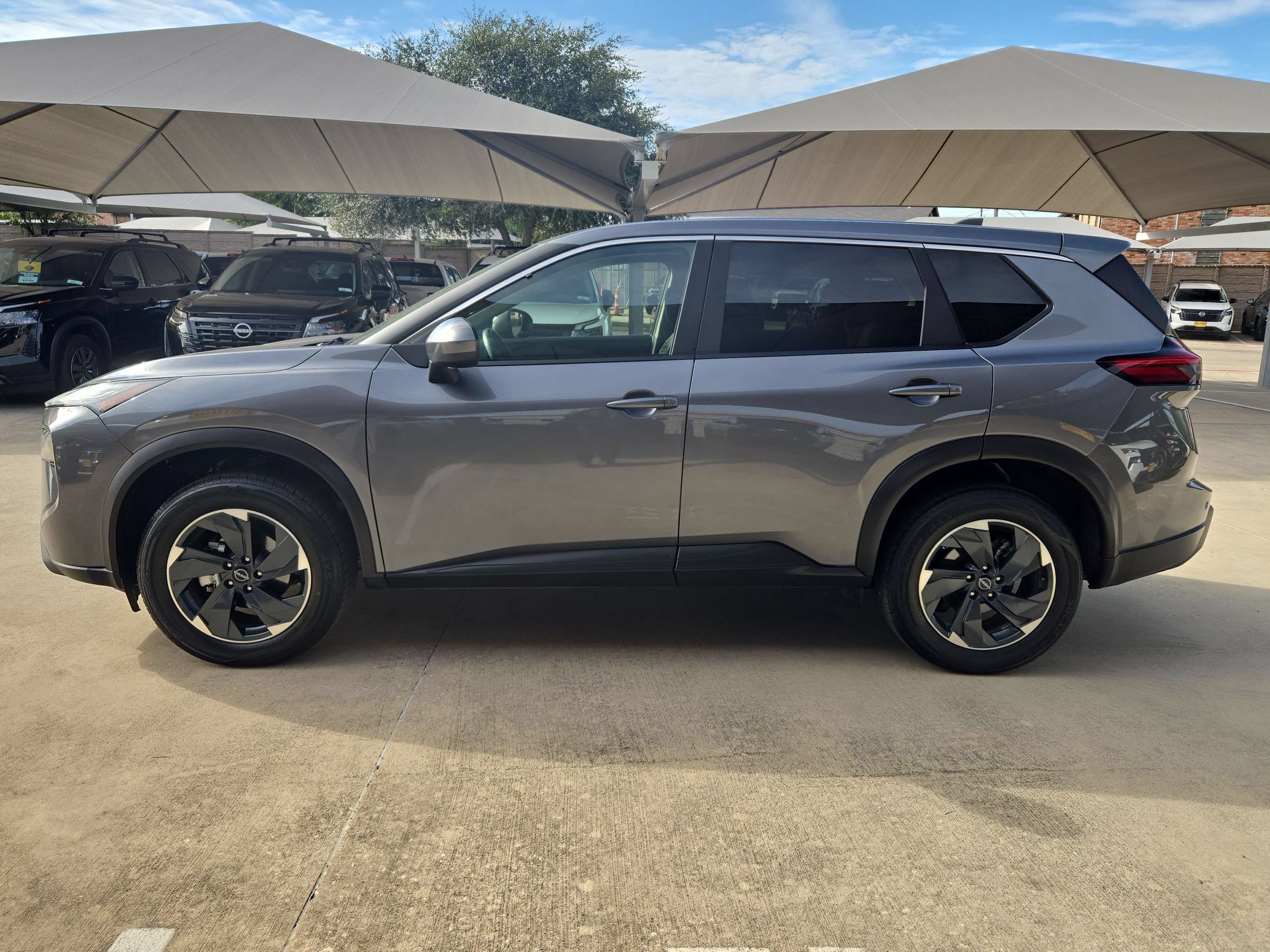 Certified 2025 Nissan Rogue SV FWD image 6