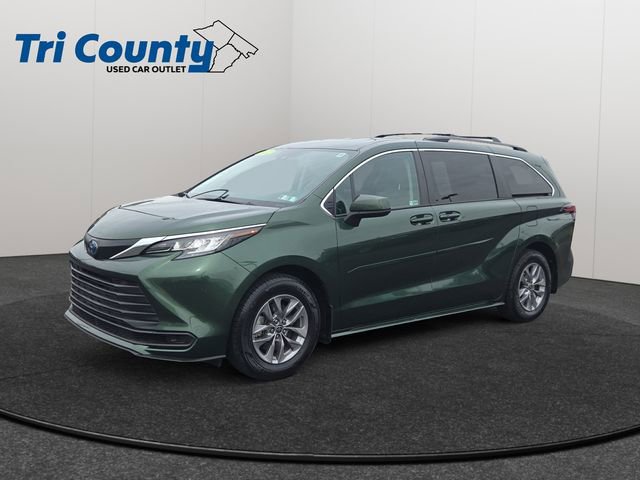 Used 2022 Toyota Sienna LE AWD/4WD image 3