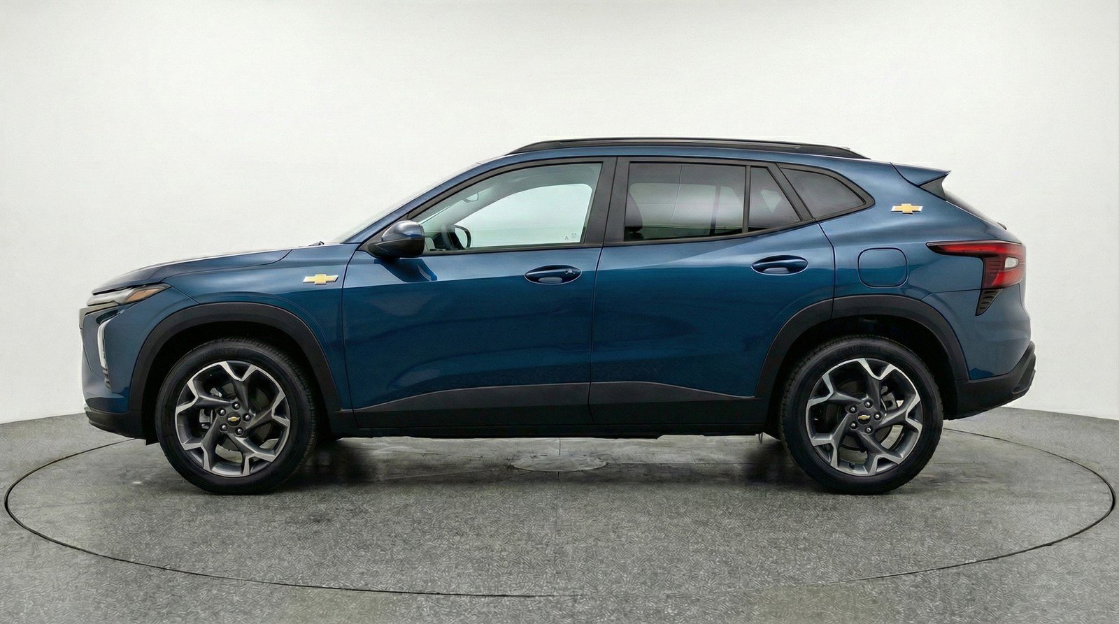 Used 2025 Chevrolet Trax LT FWD image 5