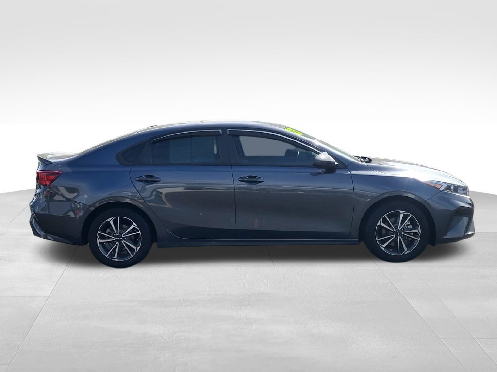 Used 2023 Kia Forte LXS FWD image 4