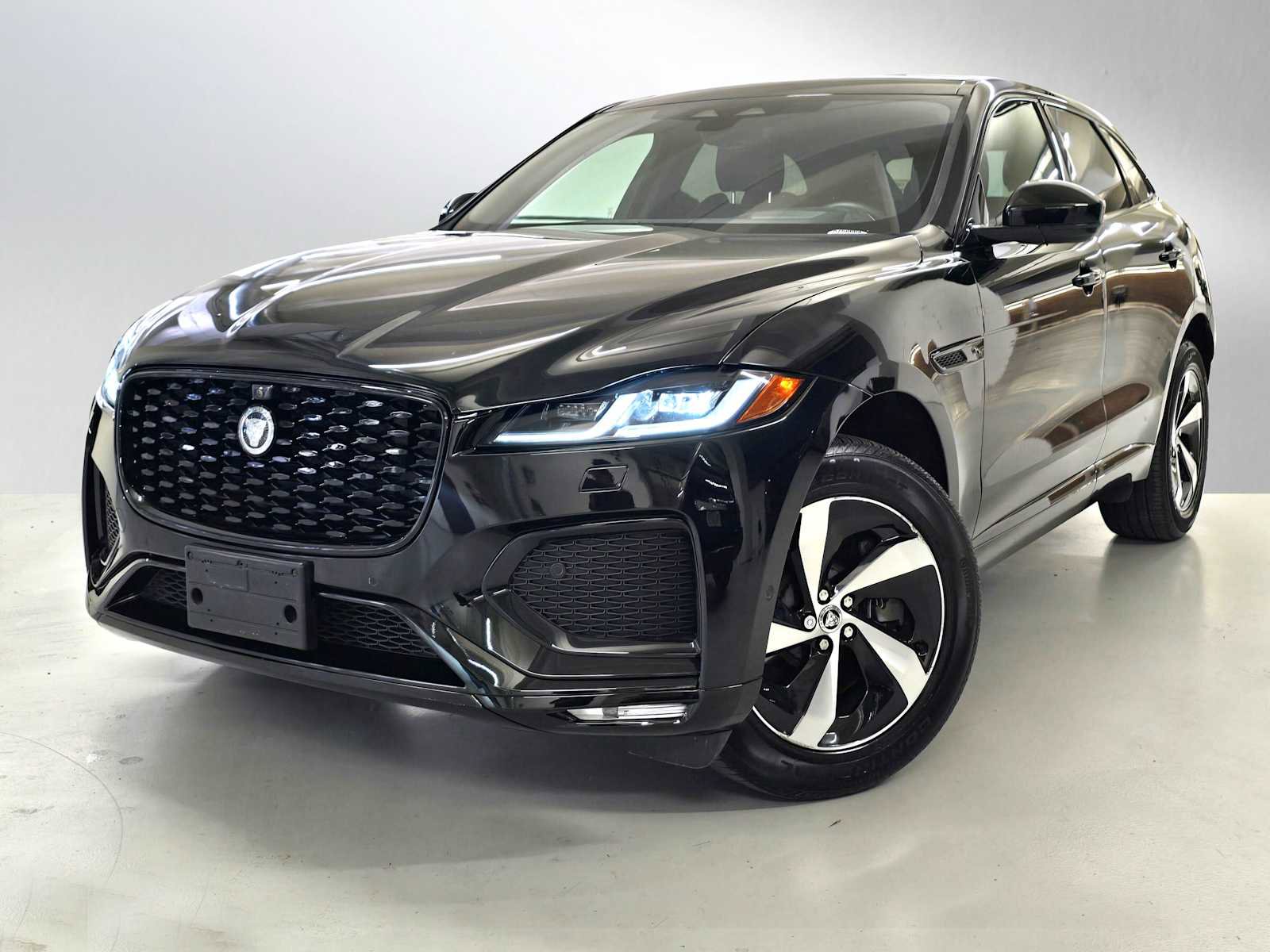 Used 2026 Jaguar F-PACE R-Dynamic S AWD/4WD image 1