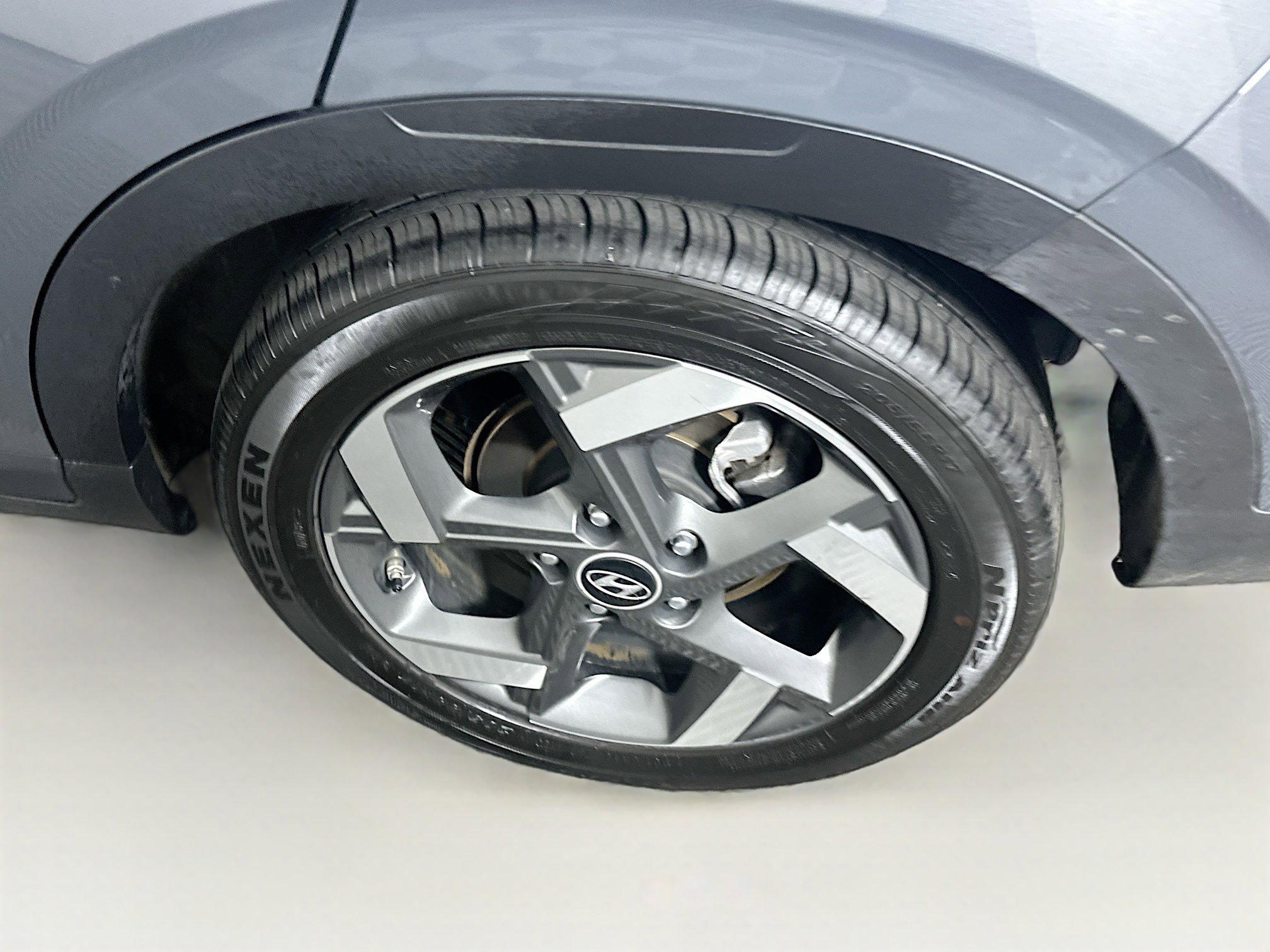 Used 2024 Hyundai Venue SEL image 11