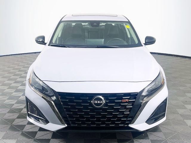 Used 2024 Nissan Altima 2.5 SR w/ SR Premium Package FWD image 3