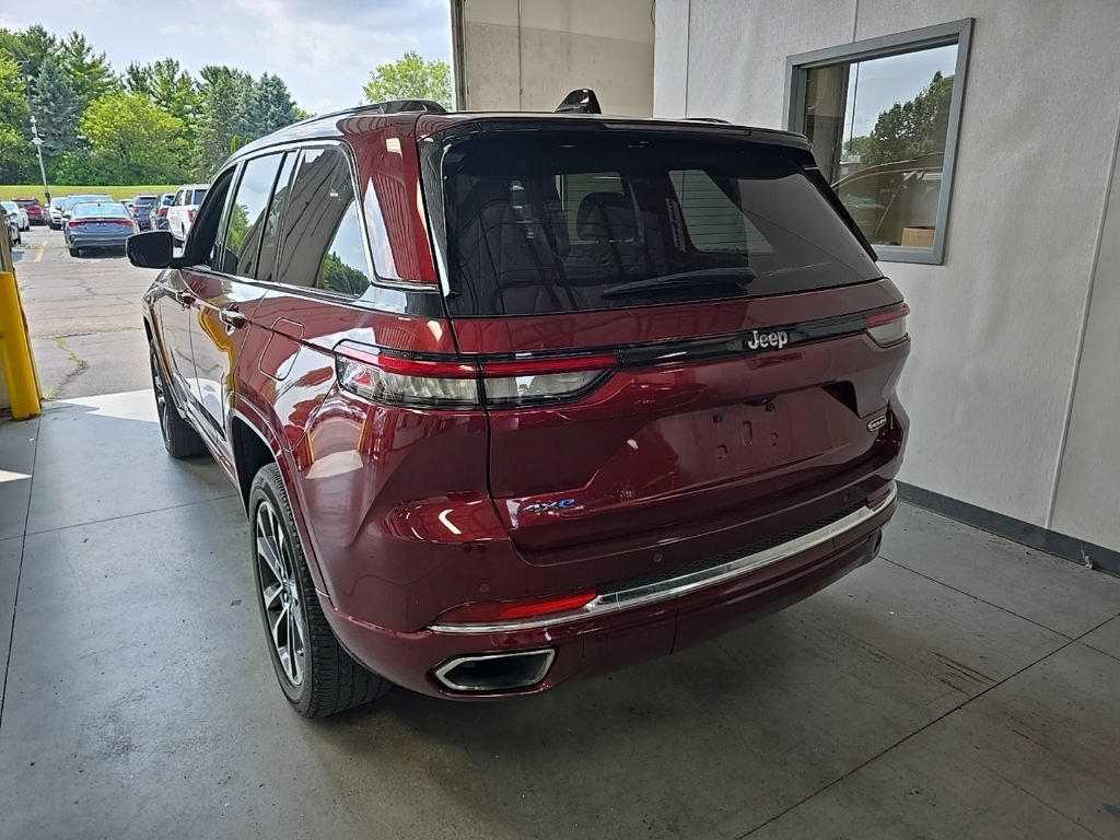 Used 2023 Jeep Grand Cherokee Overland AWD/4WD image 3