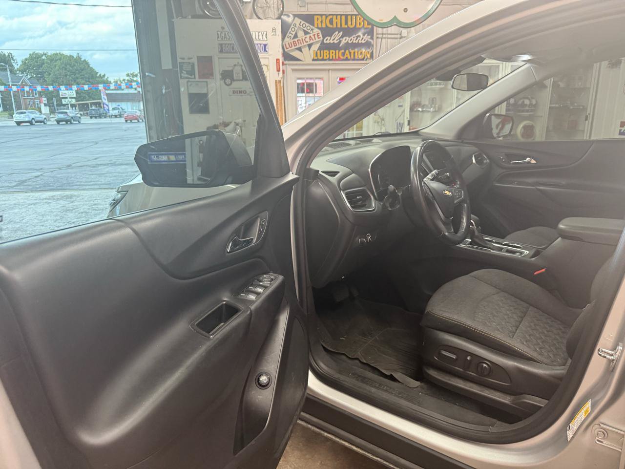 Used 2022 Chevrolet Equinox LT FWD image 10