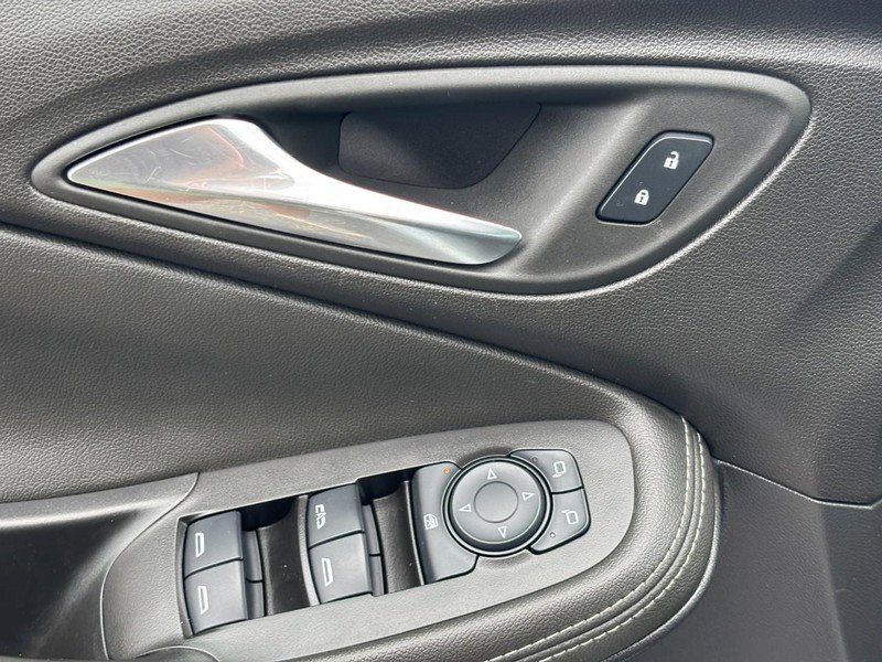 Used 2024 Buick Encore GX Preferred FWD image 16