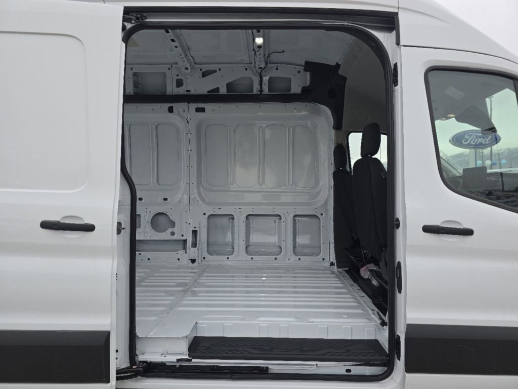 Used 2024 Ford E-Transit 148 High Roof image 25