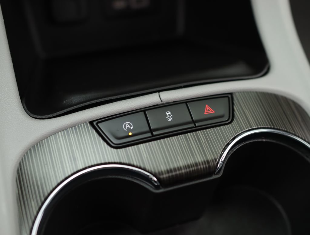 Used 2023 GMC Acadia SLT image 17