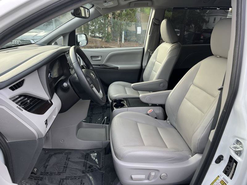 Used 2020 Toyota Sienna XLE FWD image 7