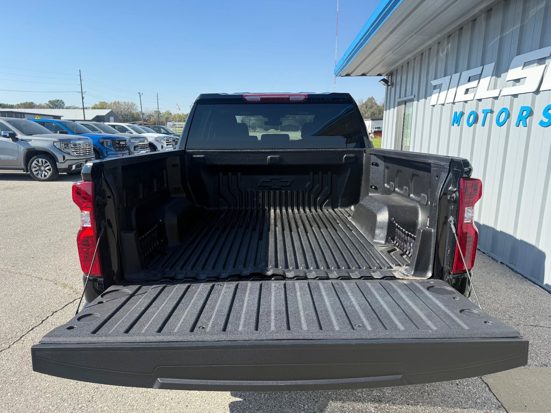 Used 2024 Chevrolet Silverado 1500 LT AWD/4WD image 10