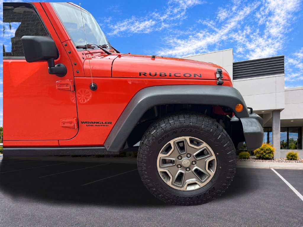 Used 2015 Jeep Wrangler Unlimited Rubicon w/ Connectivity Group AWD/4WD image 33