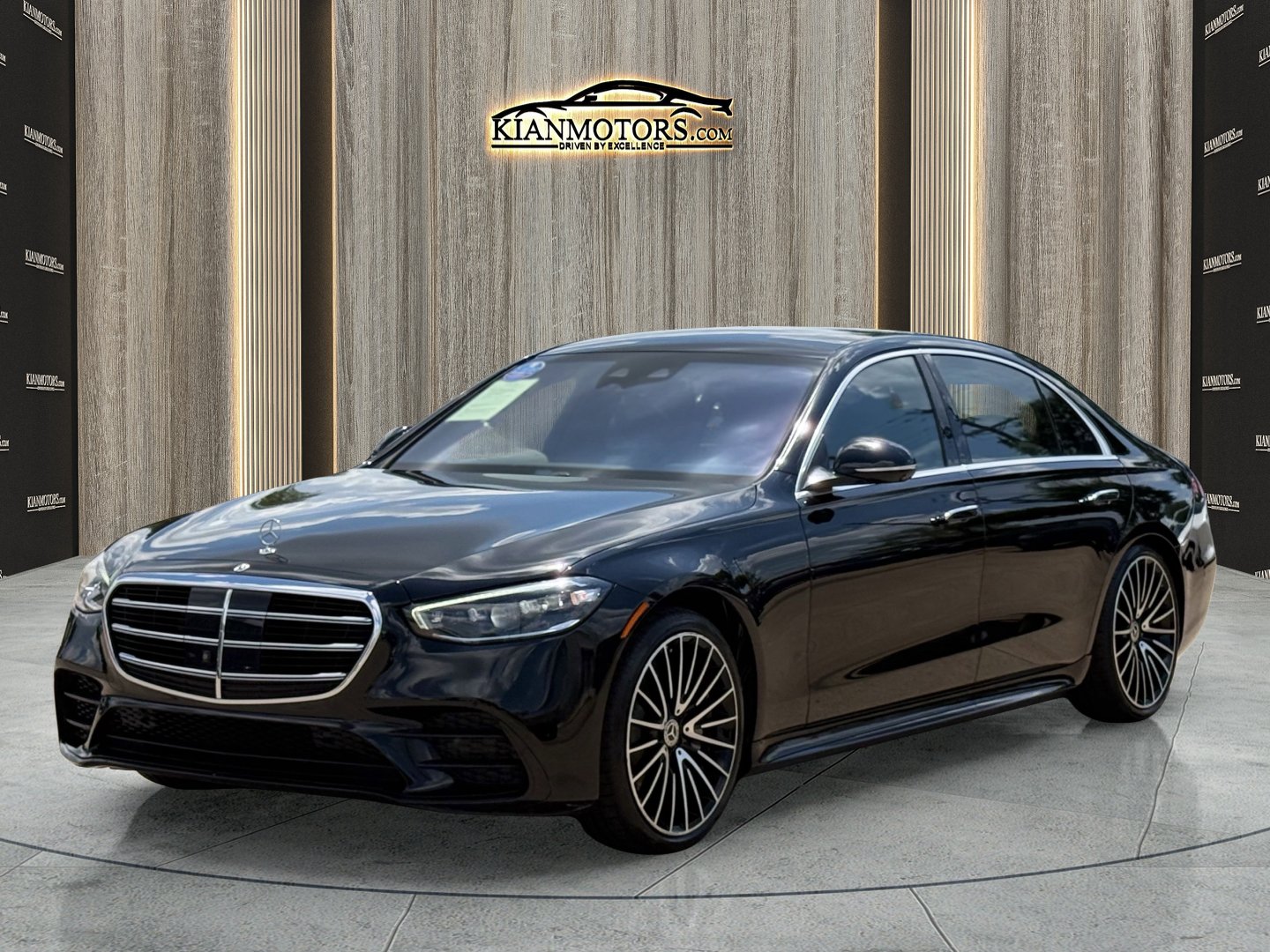 Used 2022 Mercedes-Benz S 580 4MATIC Sedan w/ AMG Line Package image 5