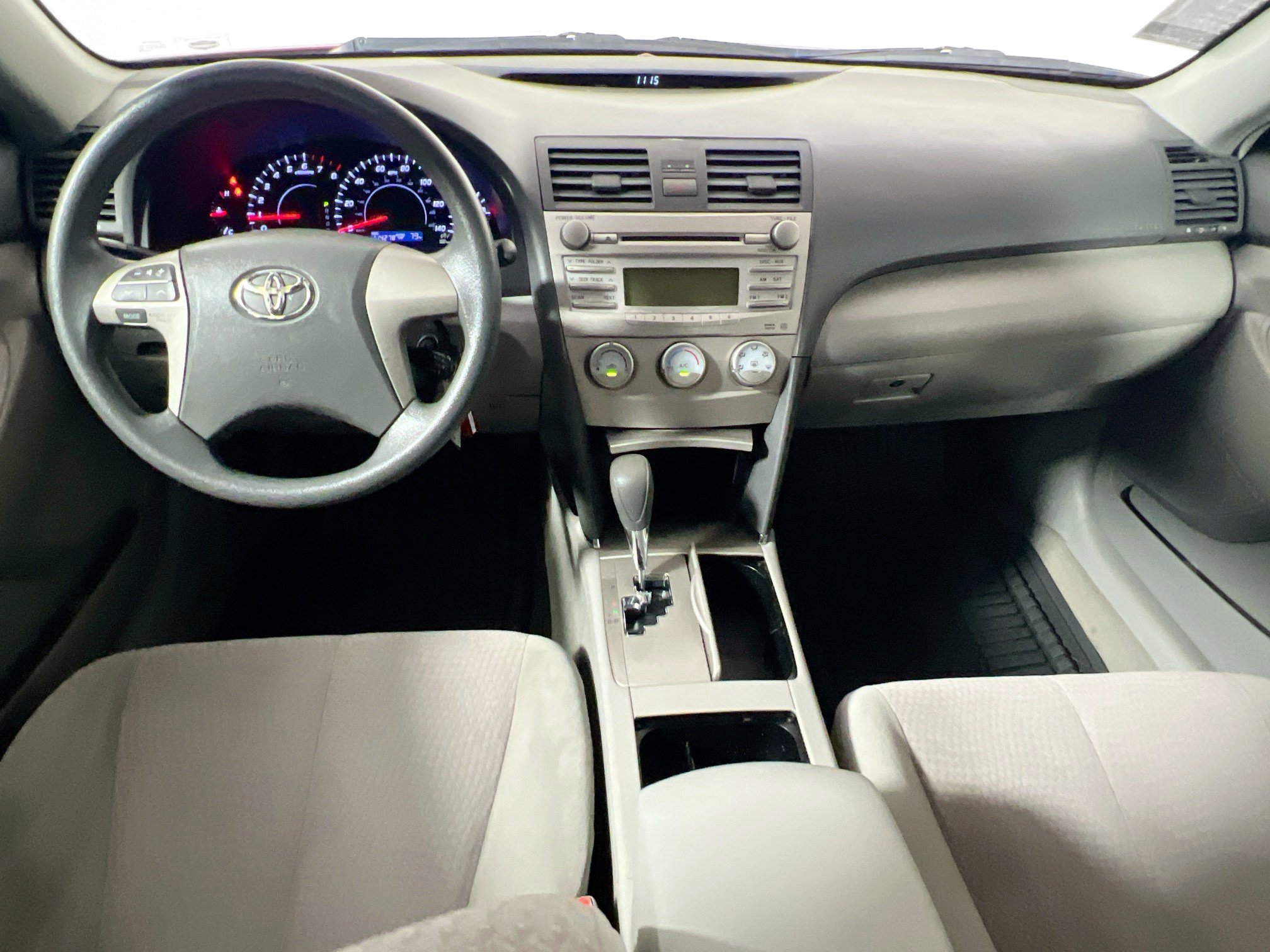 Used 2010 Toyota Camry LE FWD image 29