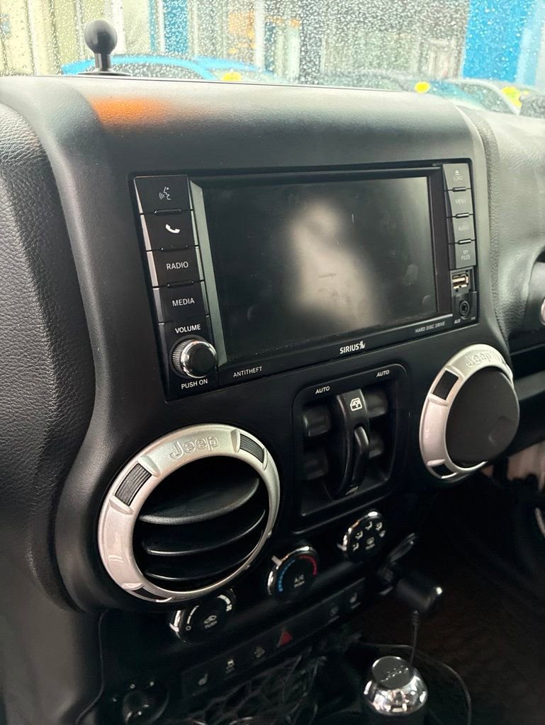 Used 2016 Jeep Wrangler Unlimited Rubicon AWD/4WD image 14