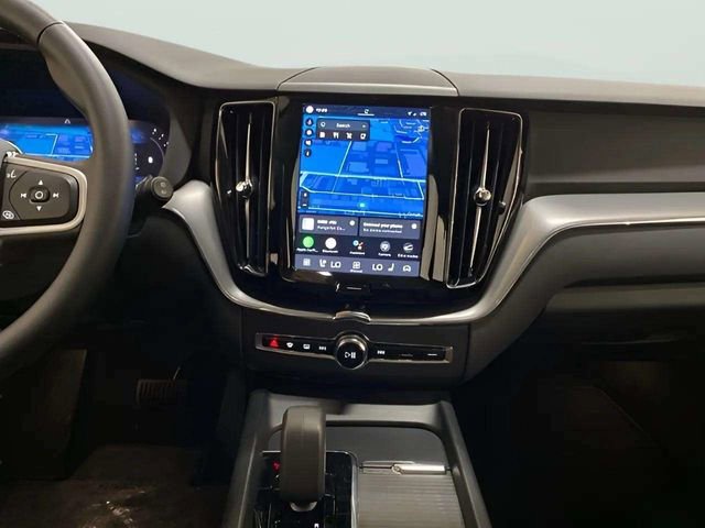 Used 2025 Volvo XC60 B5 Core AWD/4WD image 16