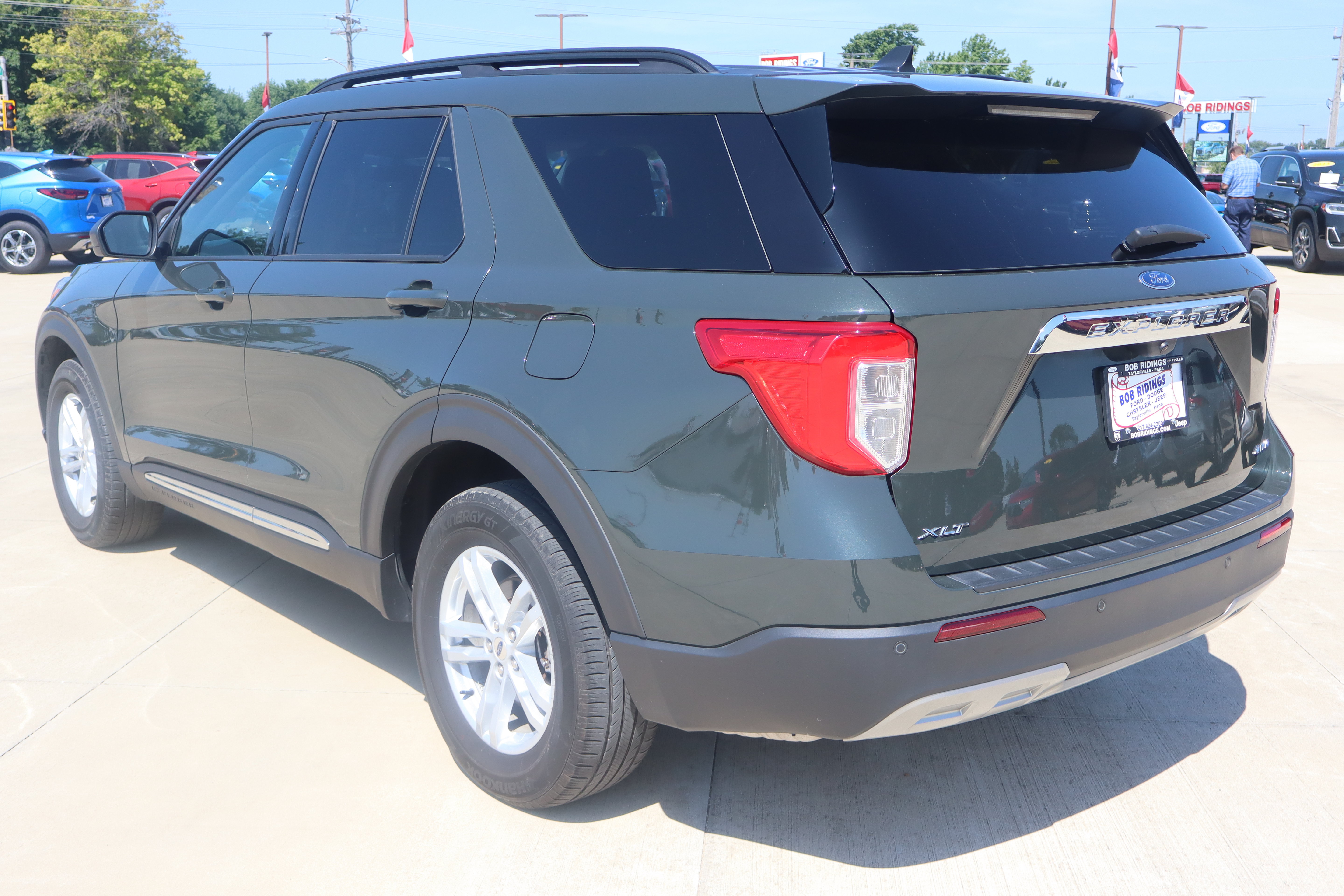 Used 2023 Ford Explorer XLT w/ Equipment Group 202A AWD/4WD image 7