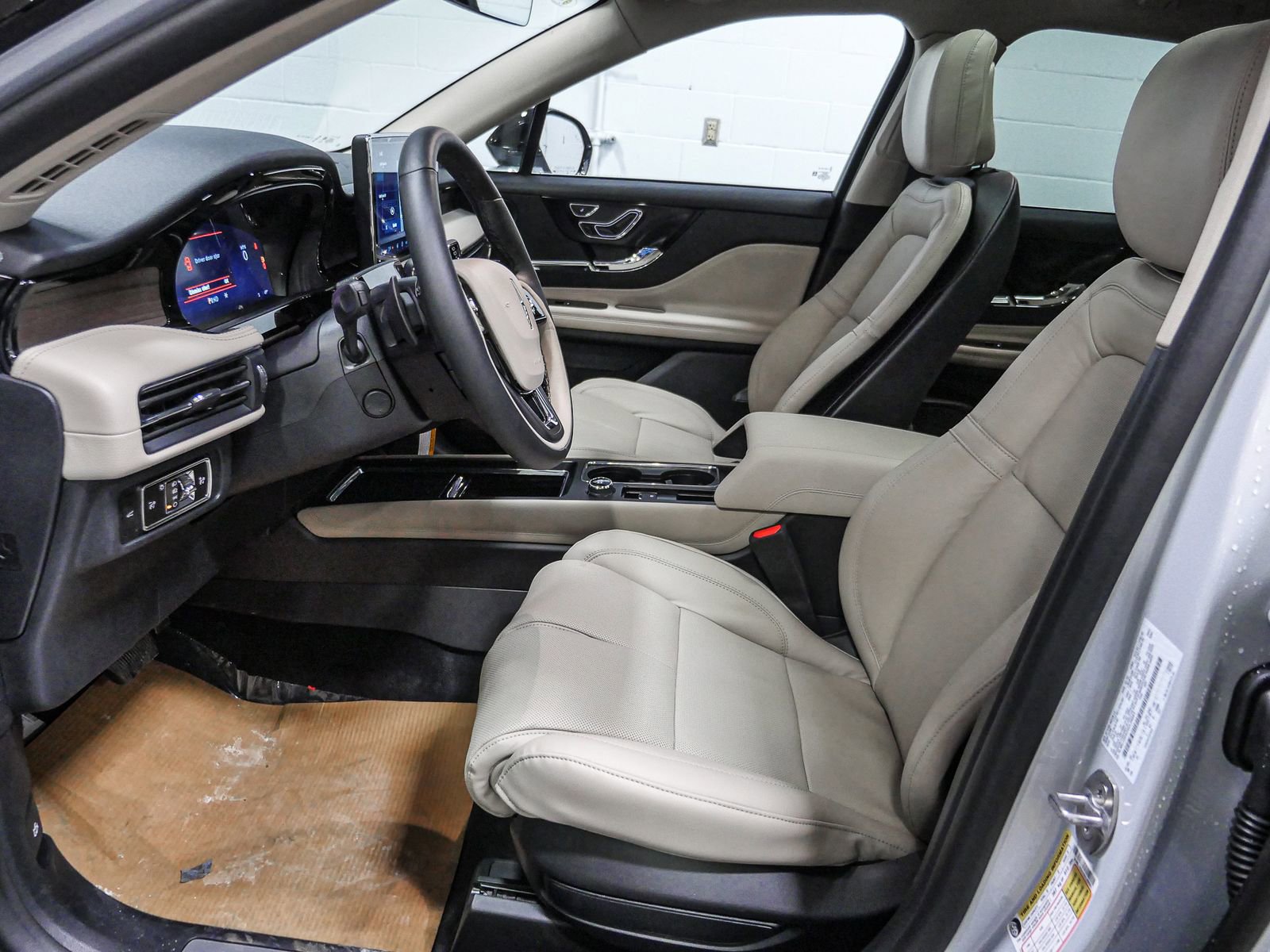 New 2025 Lincoln Corsair Reserve w/ Equipment Group 202A image 24