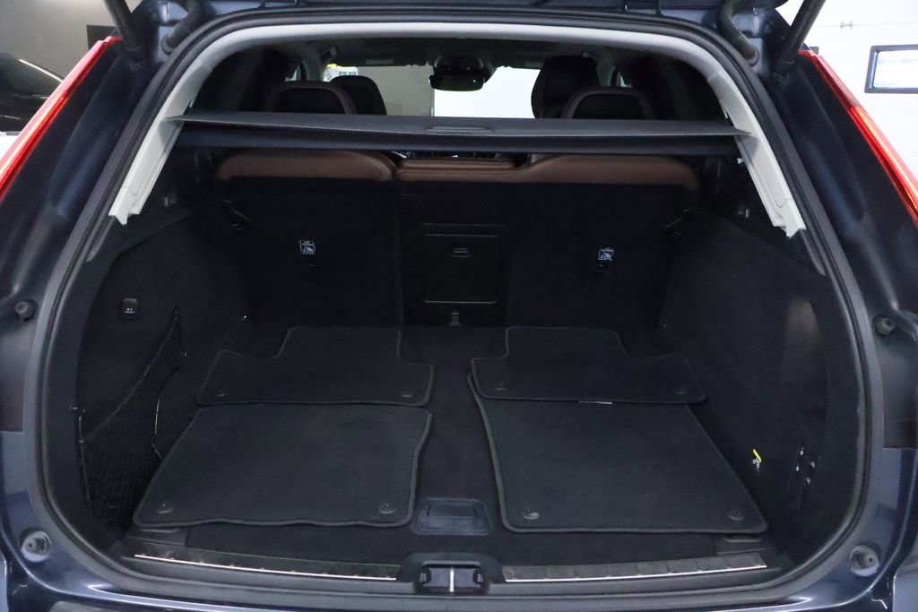 Used 2018 Volvo XC60 T6 Inscription w/ Convenience Package image 19