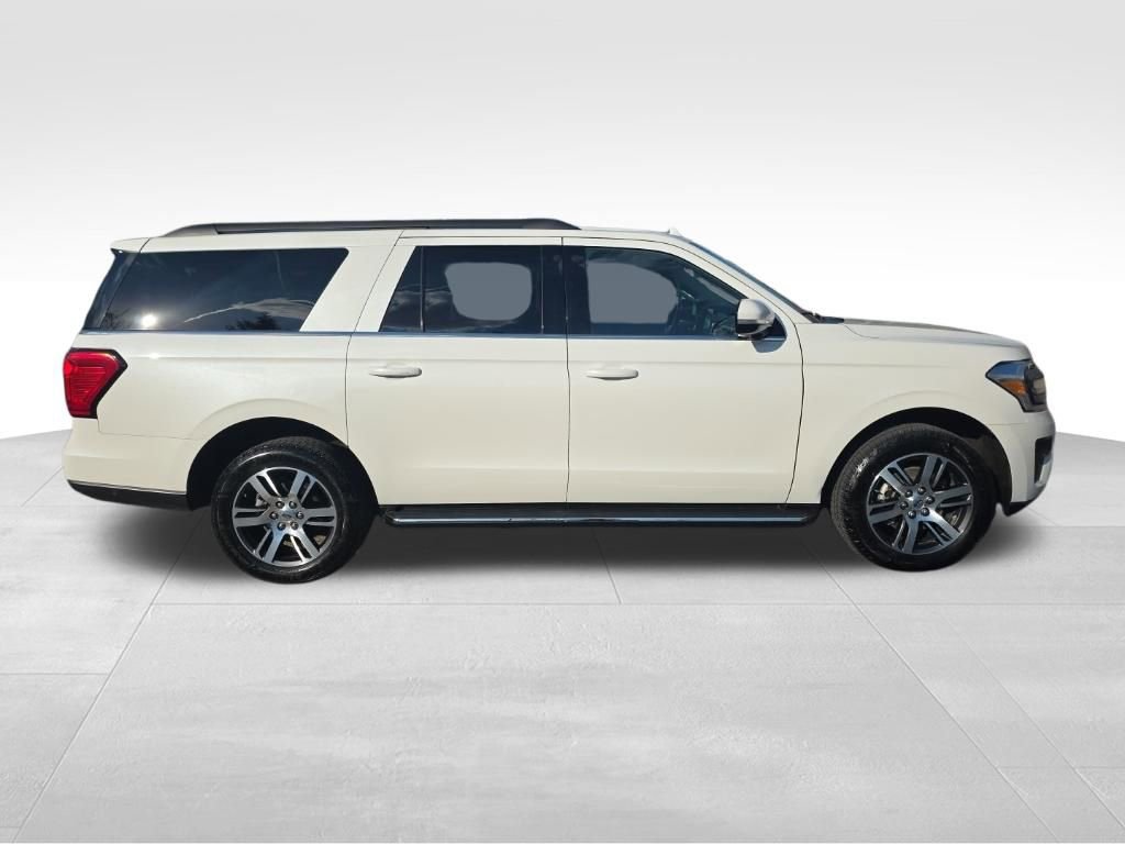 Used 2023 Ford Expedition Max XLT image 4