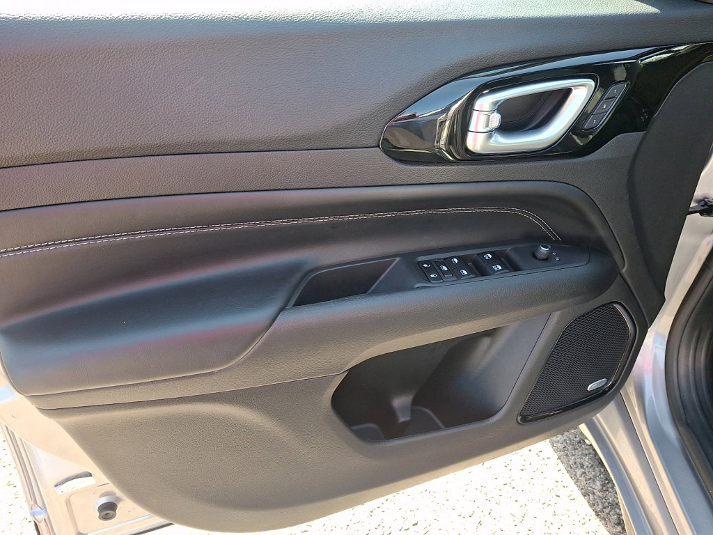 Used 2023 Jeep Compass High Altitude image 23