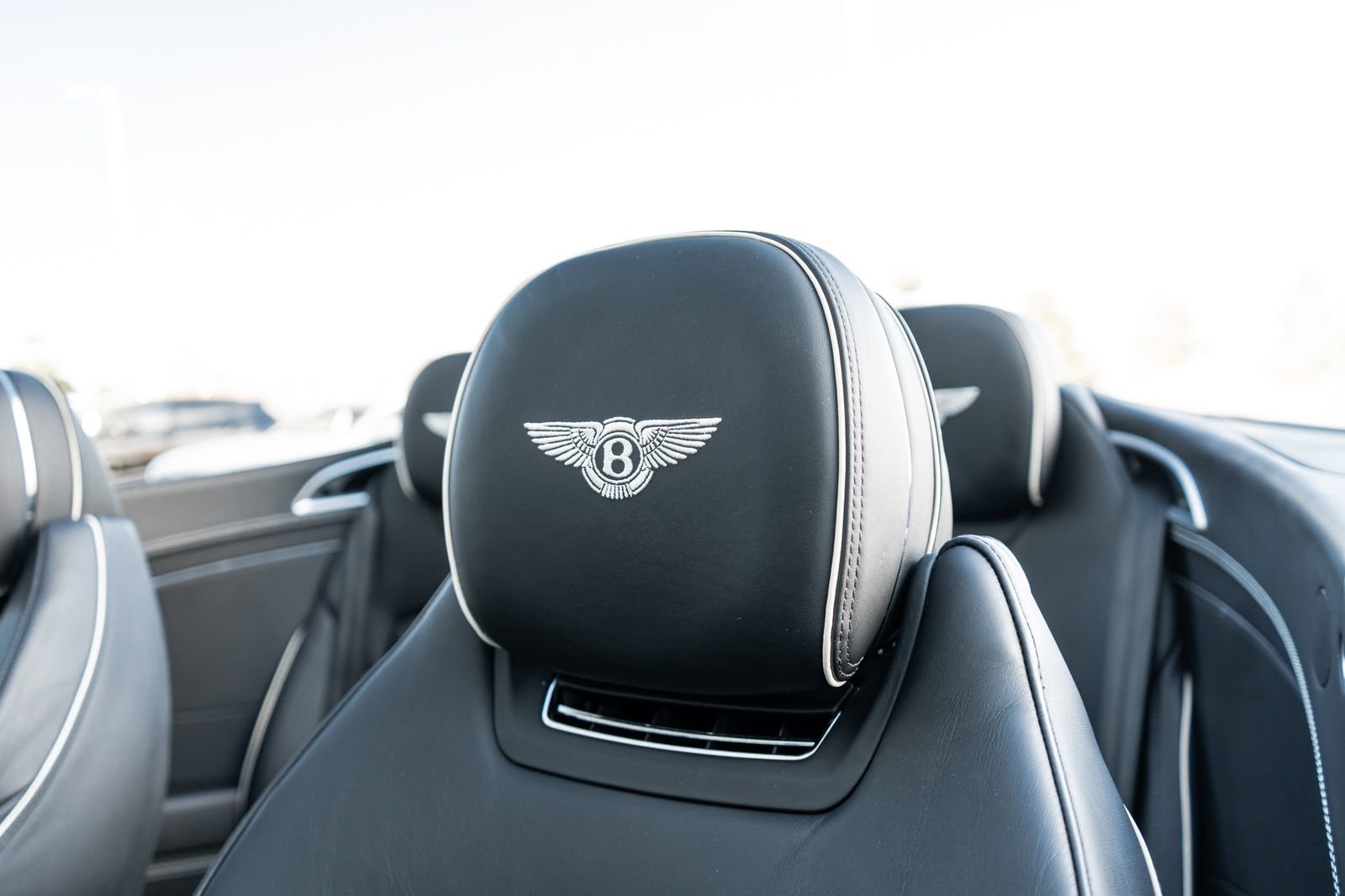 Used 2022 Bentley Continental GT image 27