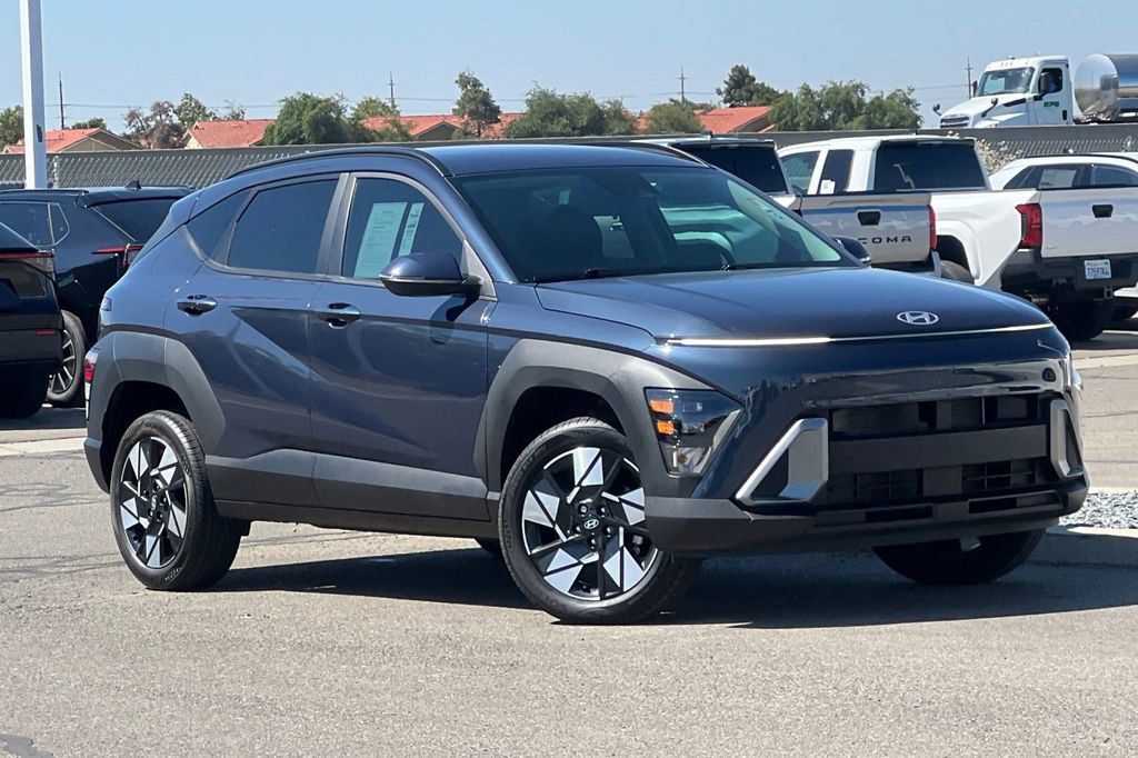 Used 2024 Hyundai Kona SEL AWD/4WD image 2