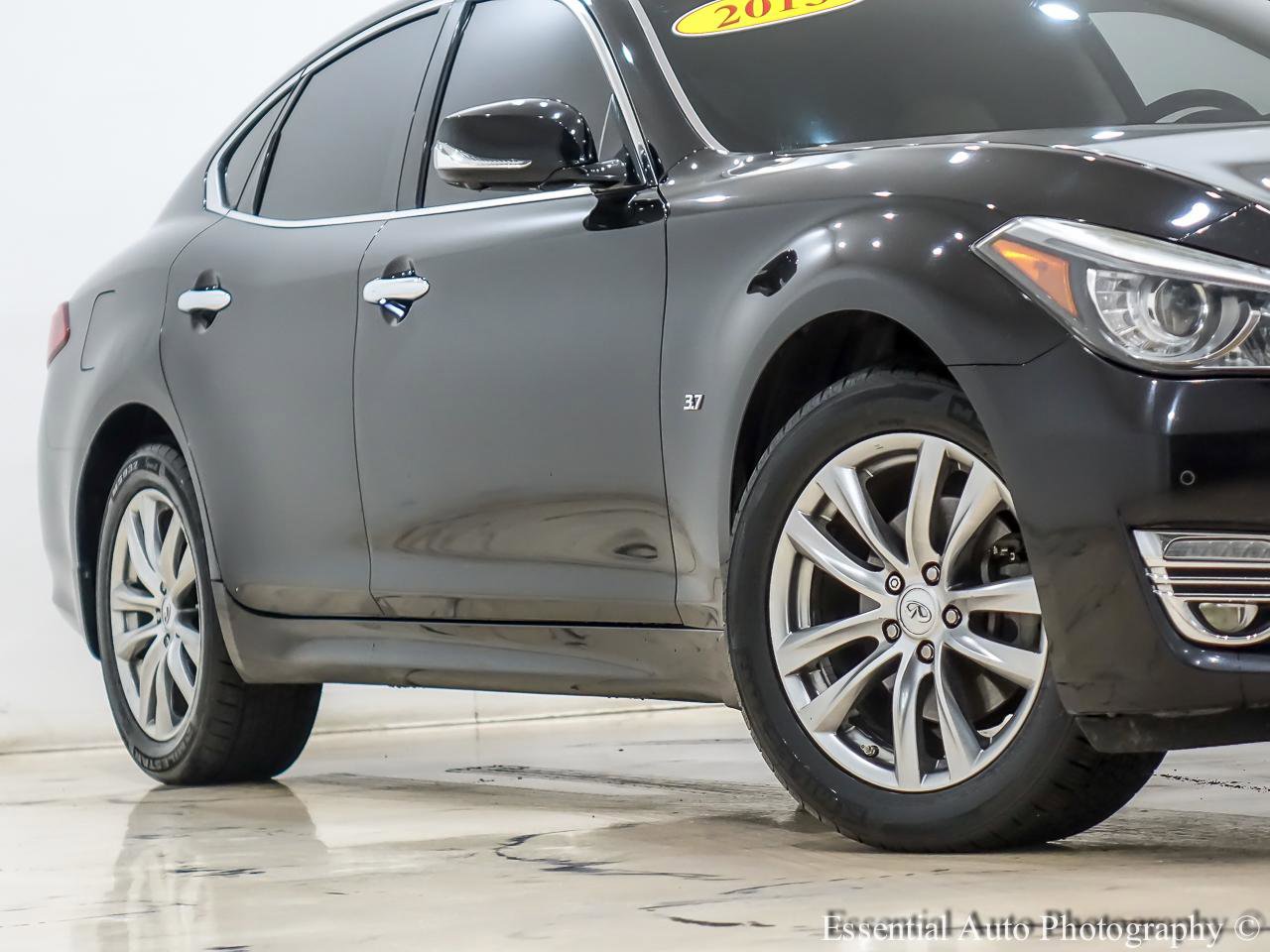 Used 2015 INFINITI Q70 3.7 w/ Technology Package AWD/4WD image 4