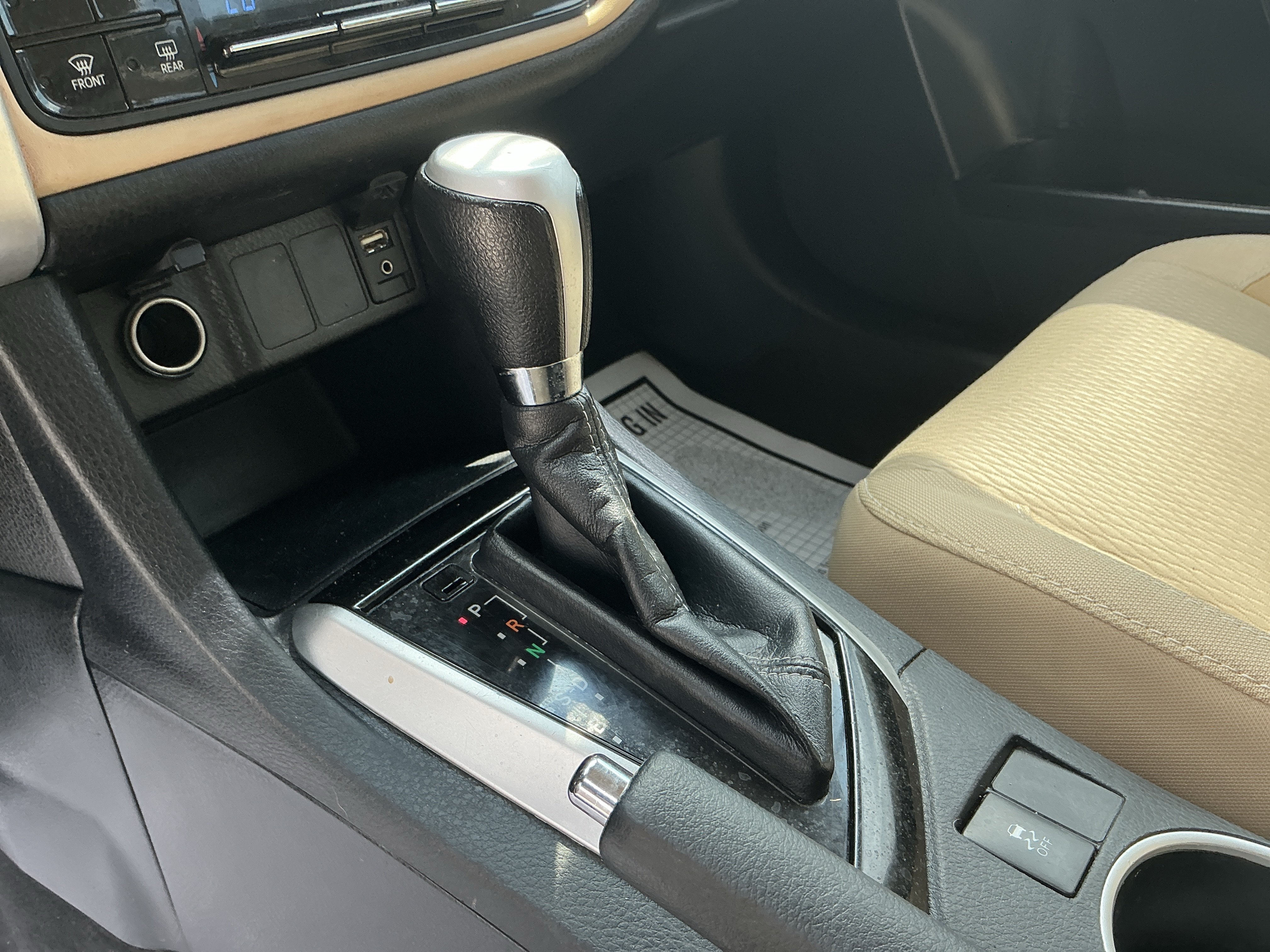 Used 2018 Toyota Corolla LE FWD image 22