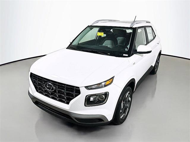 New 2026 Hyundai Venue SEL FWD image 3