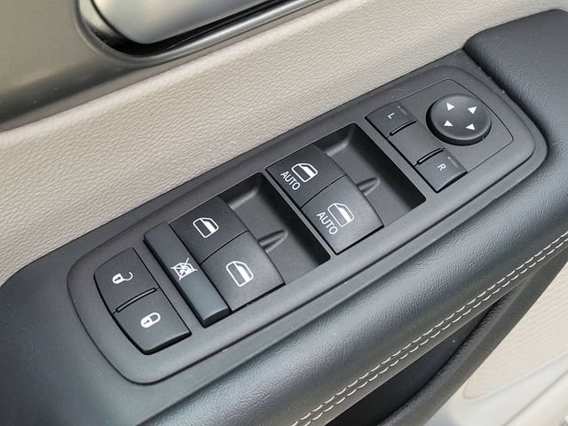 Used 2023 Chrysler Pacifica Touring-L FWD image 20