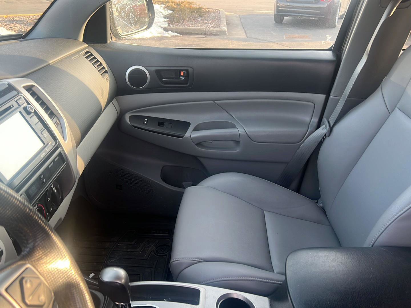 Used 2014 Toyota Tacoma 4x4 Double Cab w/ Limited Package image 18