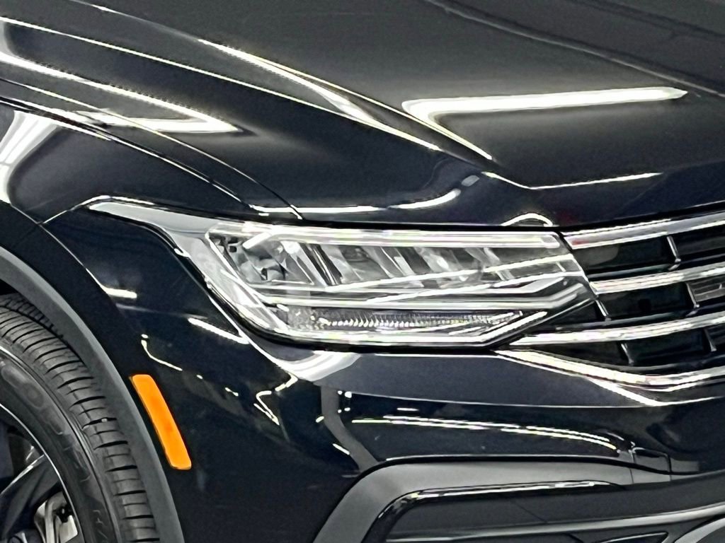 Used 2022 Volkswagen Tiguan SE w/ Panoramic Sunroof Package image 43