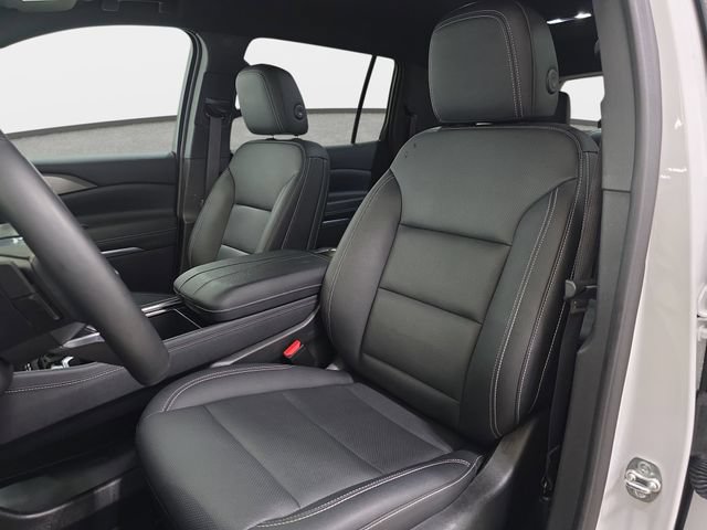 Used 2025 Chevrolet Traverse LT AWD/4WD image 14
