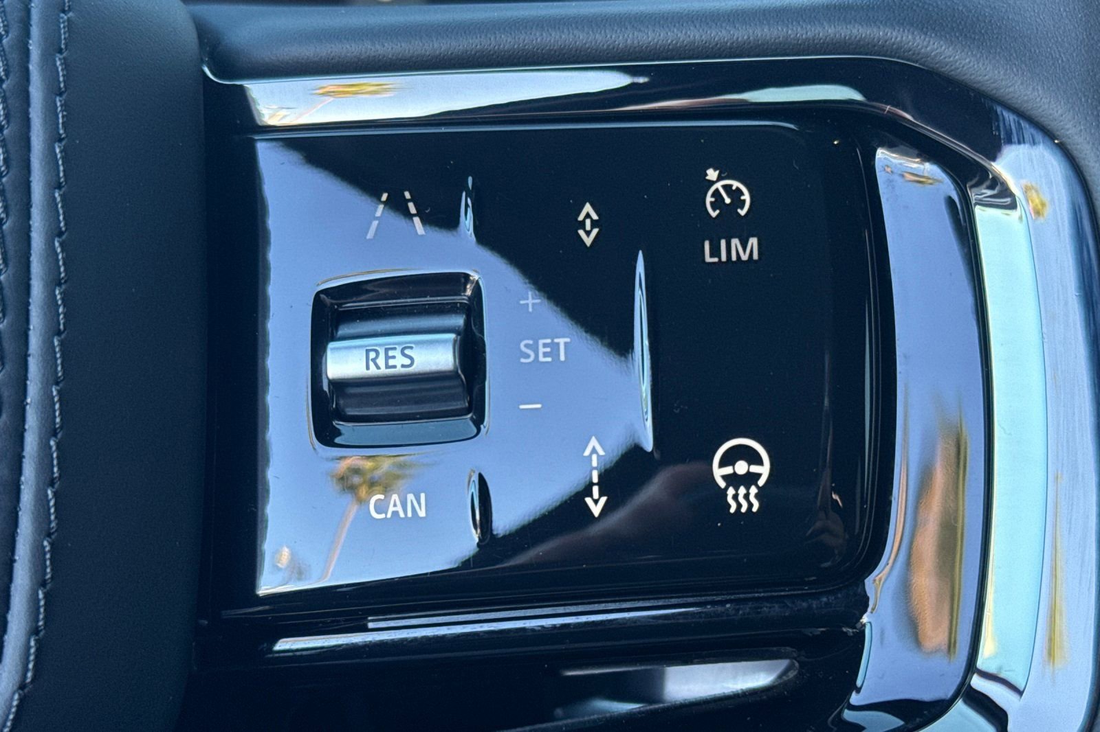 Used 2026 Land Rover Range Rover Velar Dynamic SE image 29