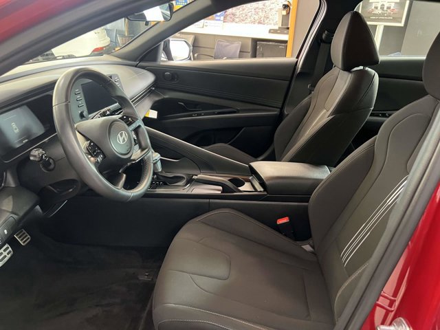 Used 2025 Hyundai Elantra Sport image 13