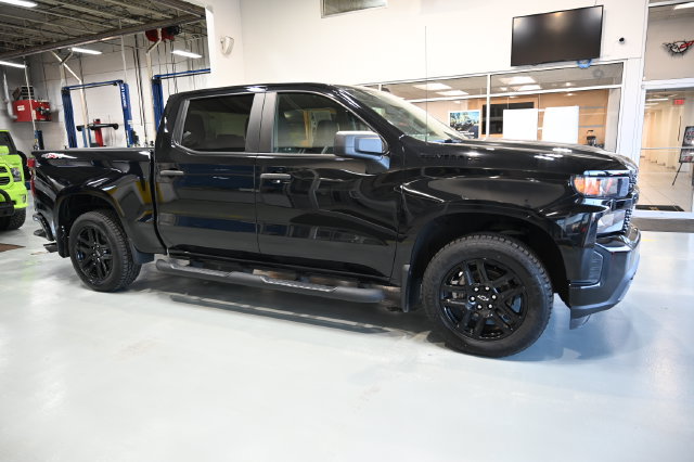 Used 2021 Chevrolet Silverado 1500 Custom w/ Rally Edition AWD/4WD image 4