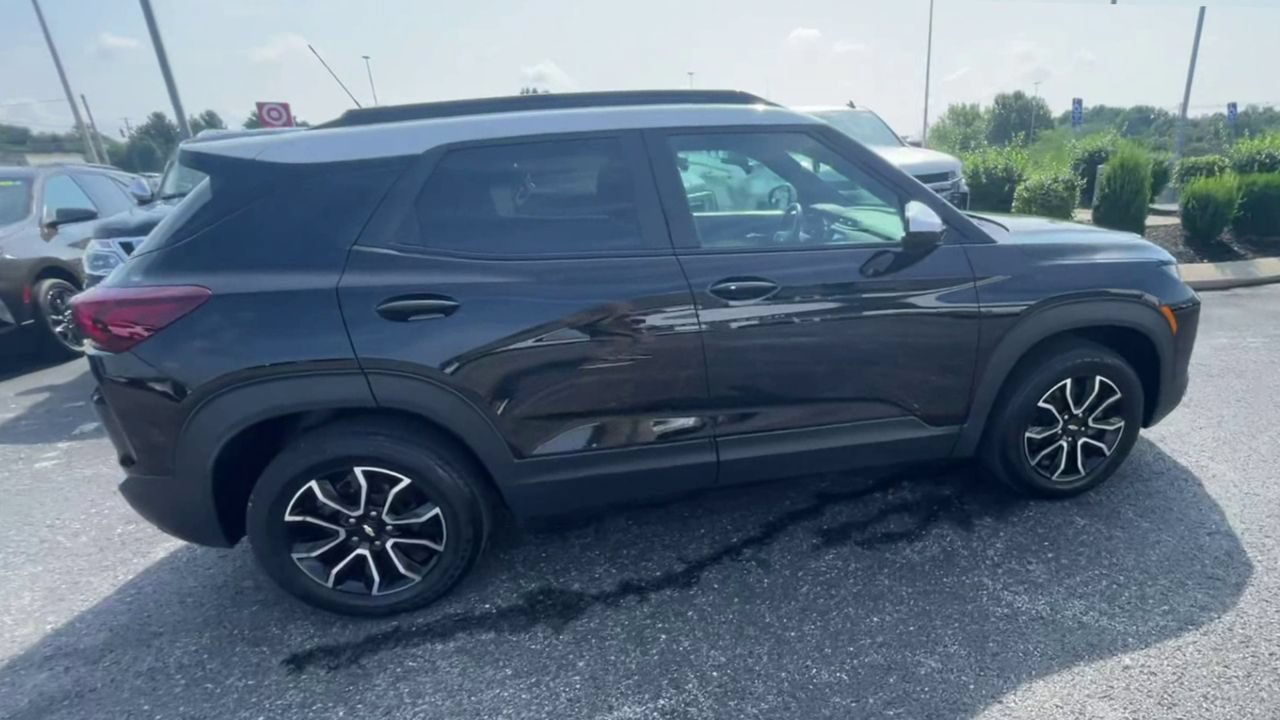 Used 2023 Chevrolet TrailBlazer ACTIV AWD/4WD image 2