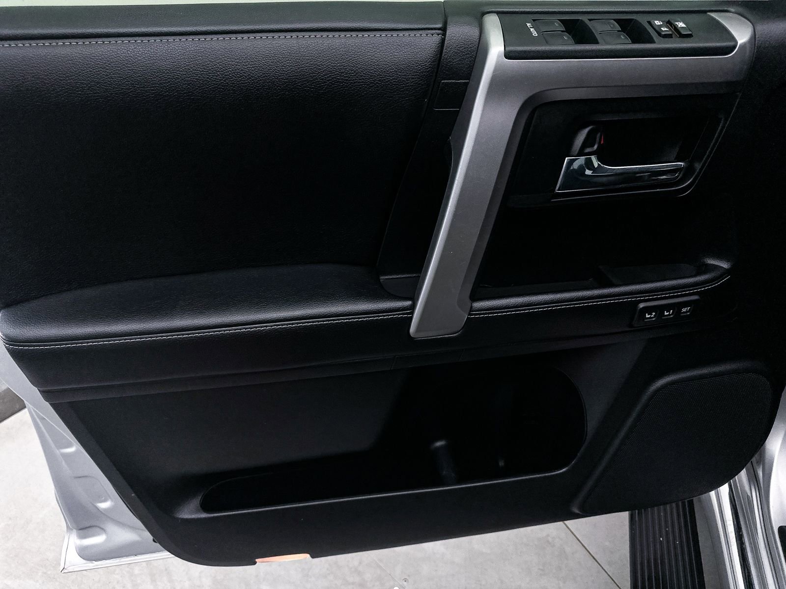 Used 2018 Toyota 4Runner Limited AWD/4WD image 16