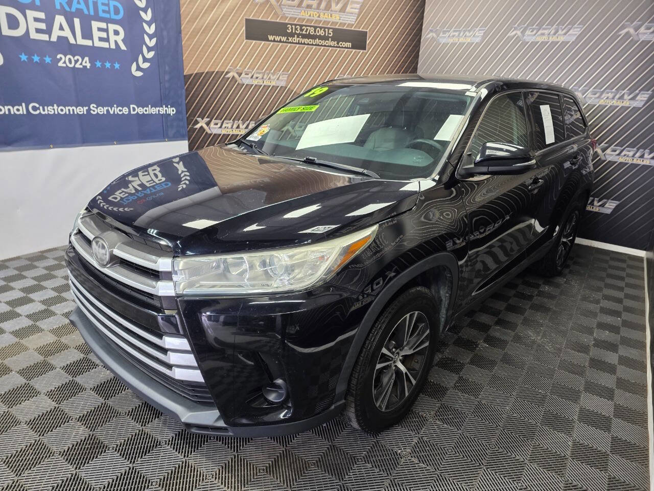 Used 2019 Toyota Highlander LE image 1