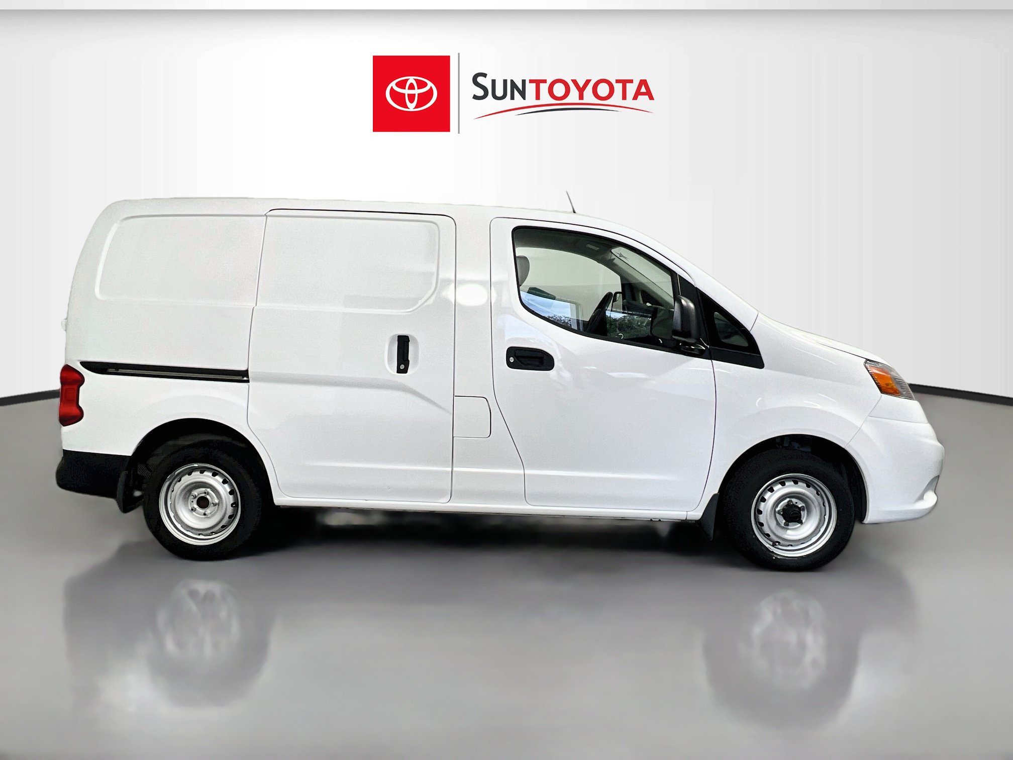 Used 2021 Nissan NV200 S FWD image 2