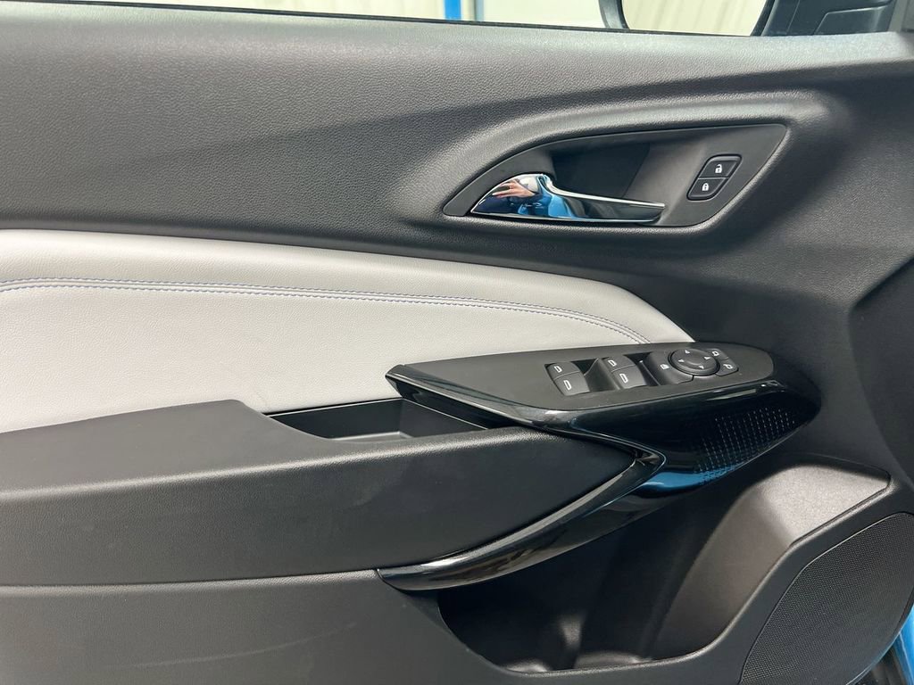 Used 2025 Chevrolet Trax LT w/ Driver Confidence Package image 20