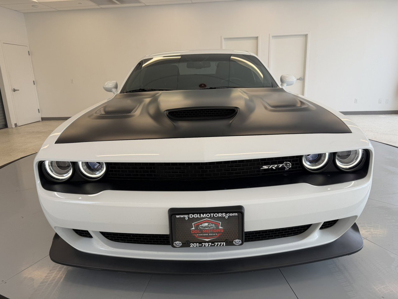 Used 2018 Dodge Challenger SRT Hellcat image 2