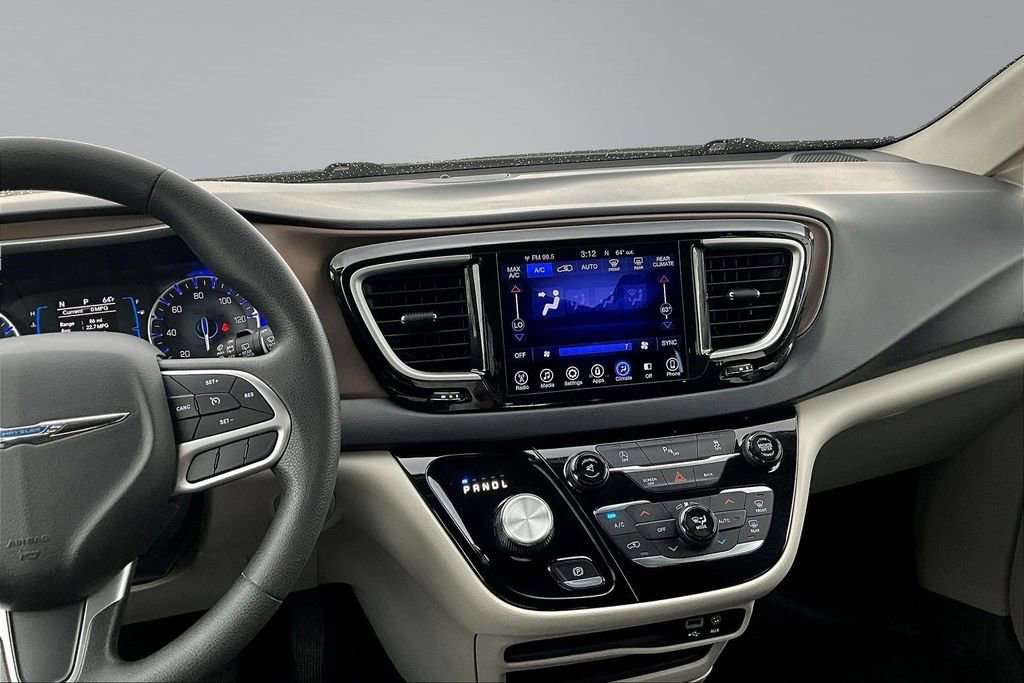 Used 2017 Chrysler Pacifica Touring Plus FWD image 12