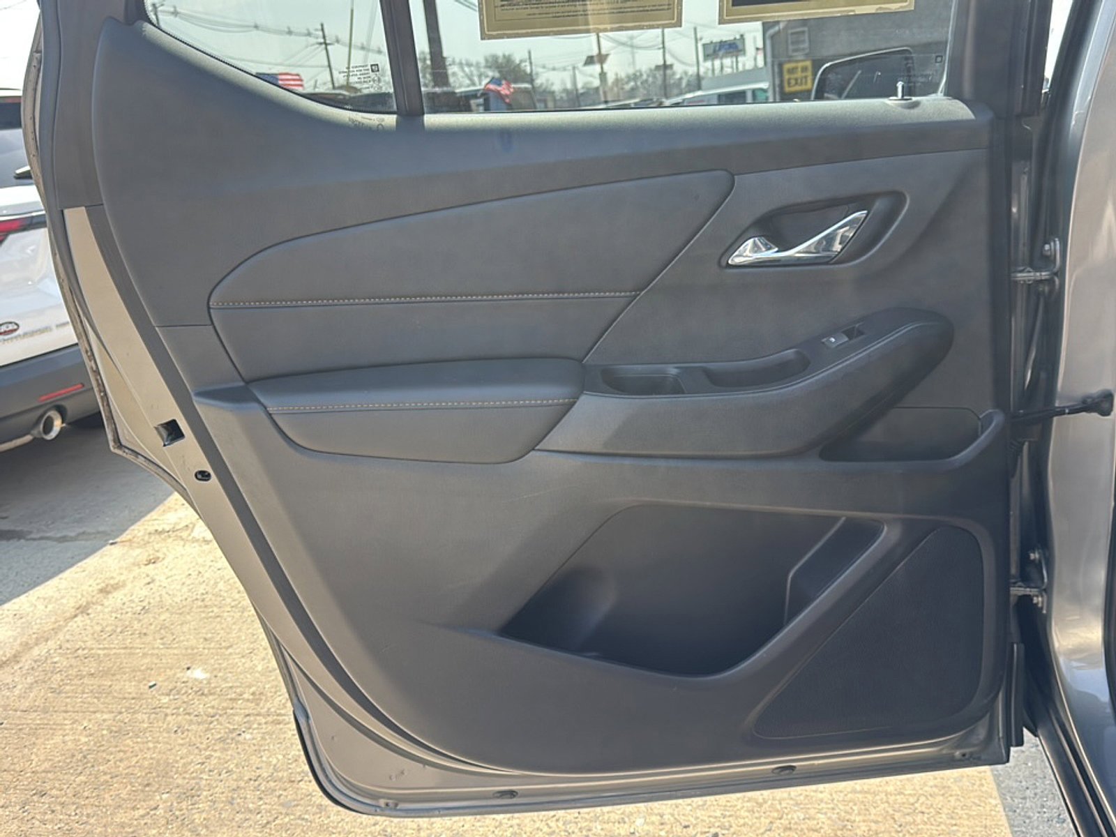 Used 2019 Chevrolet Traverse LT FWD image 24