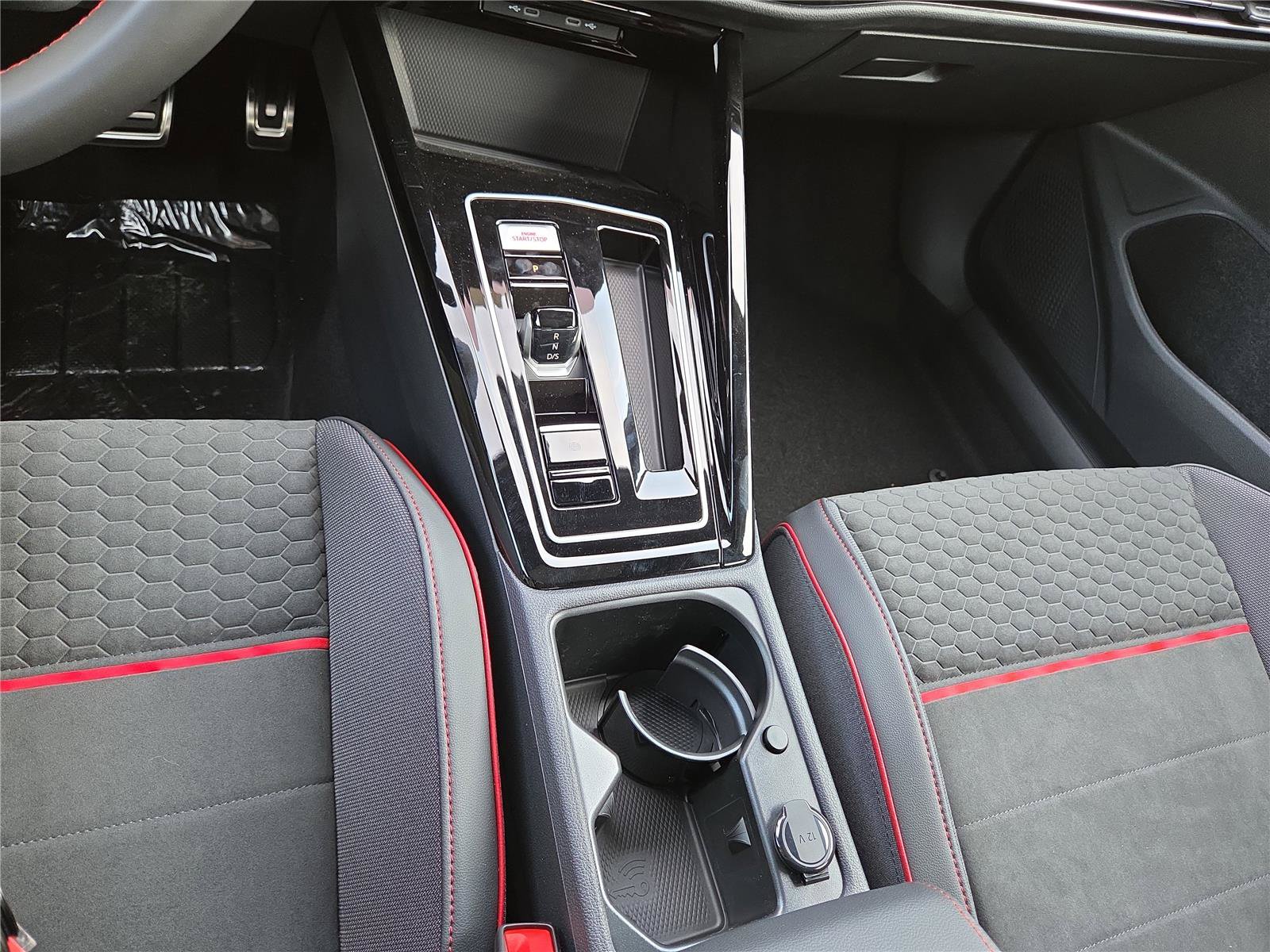 New 2026 Volkswagen GTI SE FWD image 20