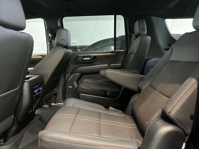 Used 2025 Chevrolet Suburban High Country AWD/4WD image 12