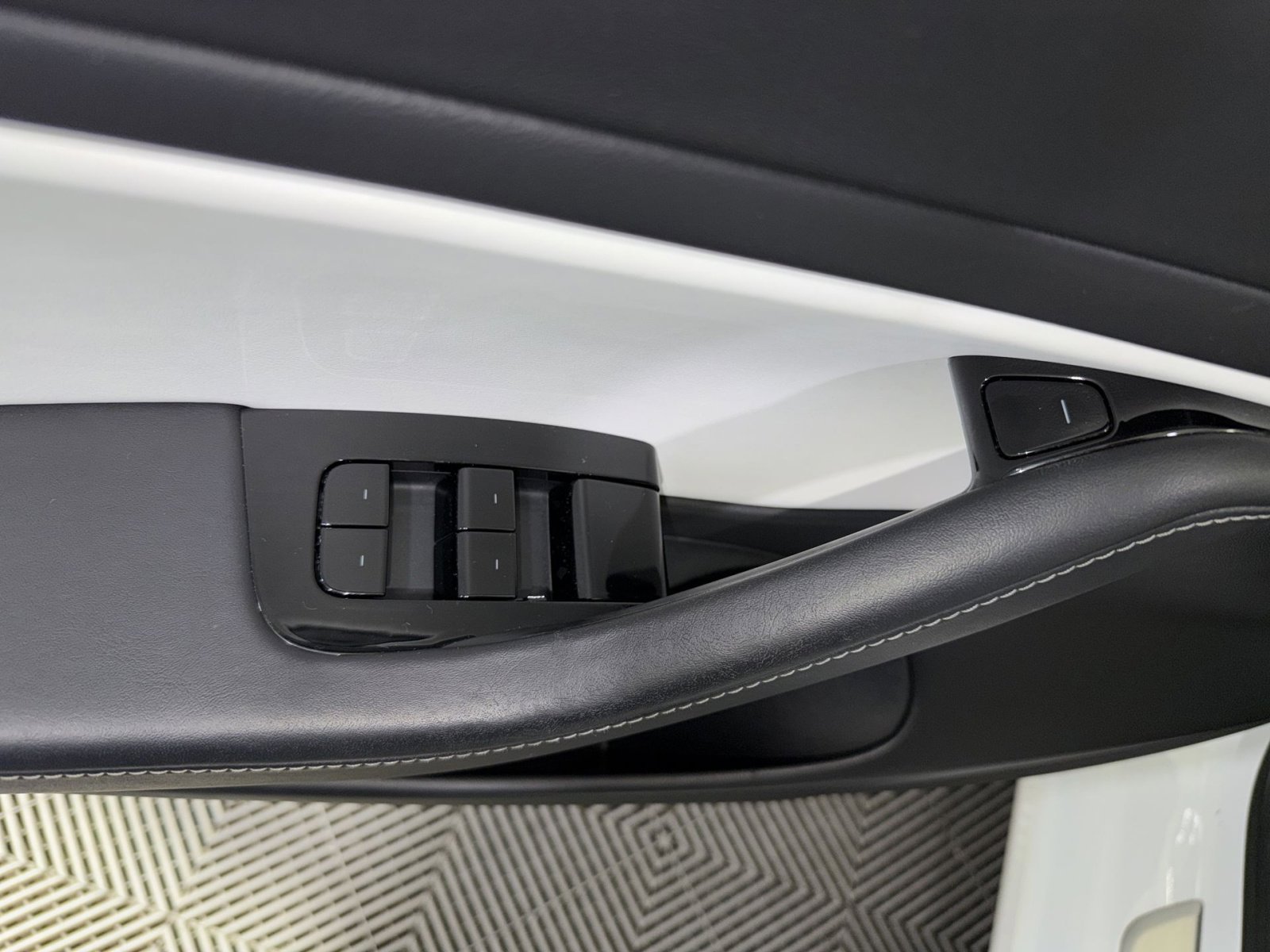 Used 2020 Tesla Model 3 Standard Range Plus image 38